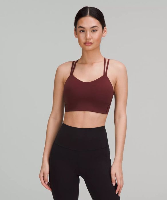 A model modeling a longline red sports bra.