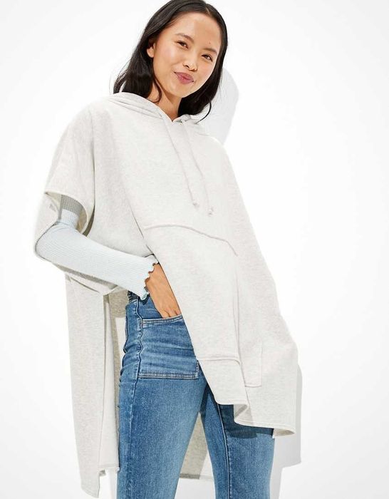 Street style star elevates loungewear in the heather gray drape-forward design