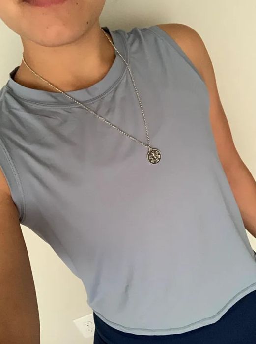 Reviewer wearing a gray tank top 