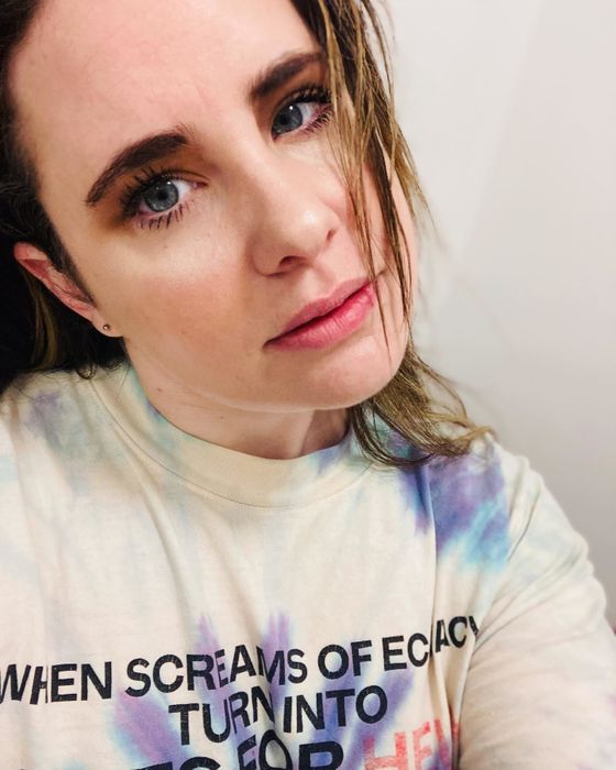 The Mytour author is seen sporting the mascara