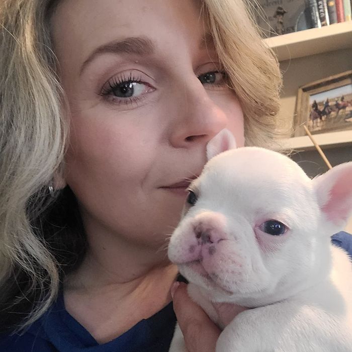 Reviewer wearing the Luminoso blush and holding a puppy