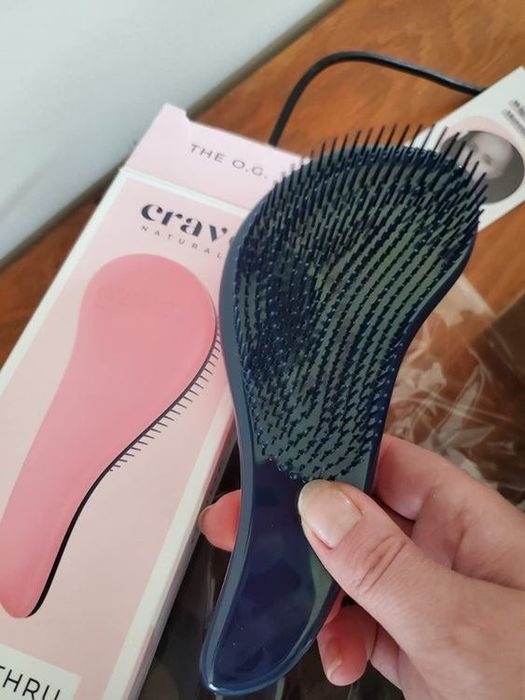 A reviewer holding the brush
