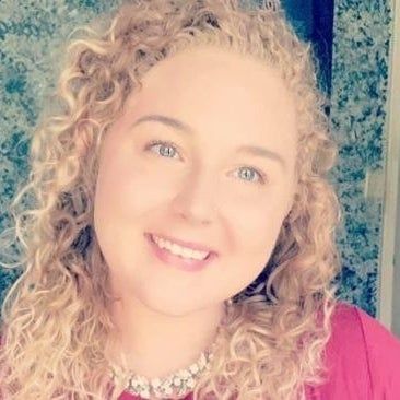 A reviewer showcasing her beautifully defined ringlets