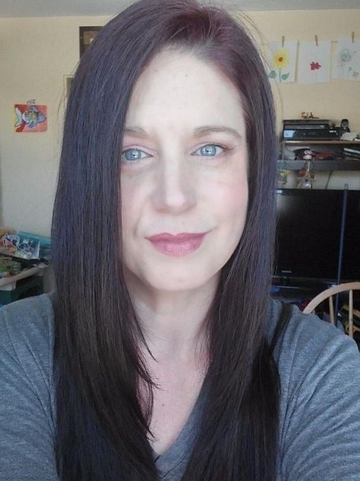 A before shot of the reviewer's straight hair, taken prior to using the Bed Head waver.