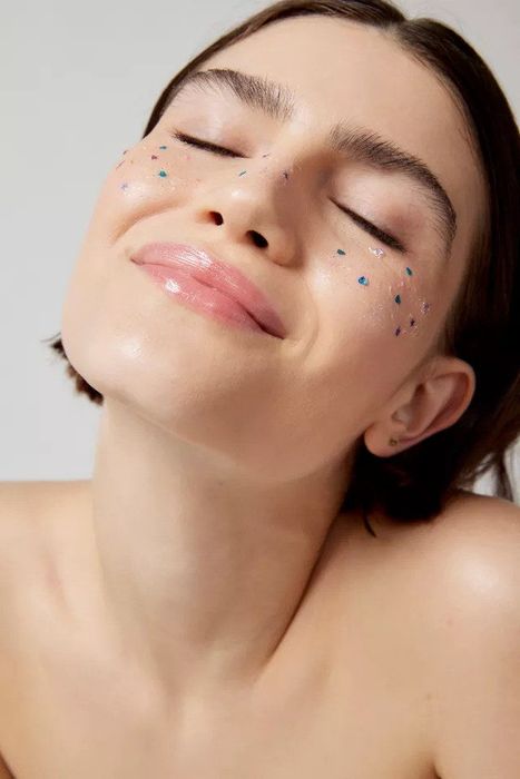 Model wearing the glitter gel