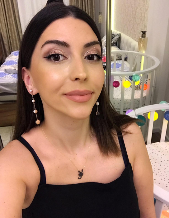 A reviewer wearing Stila liquid eyeshadow that sparkles with glitter.