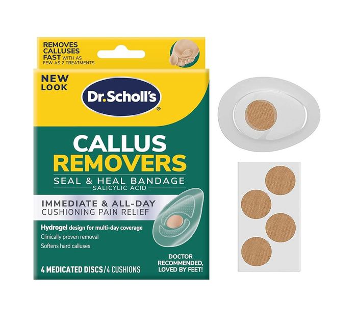 The packaging for Dr. Scholl's Callus Removers highlights quick pain relief, salicylic acid, and a hydrogel design. The pack contains four medicated discs and cushioning pads.