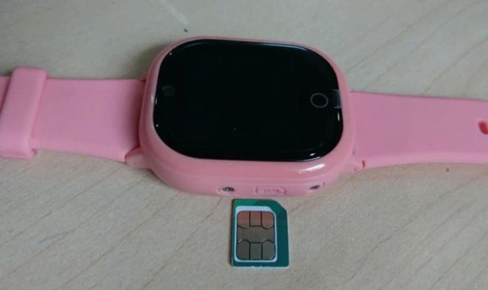 Hướng dẫn chi tiết cách lắp SIM cho đồng hồ định vị trẻ em