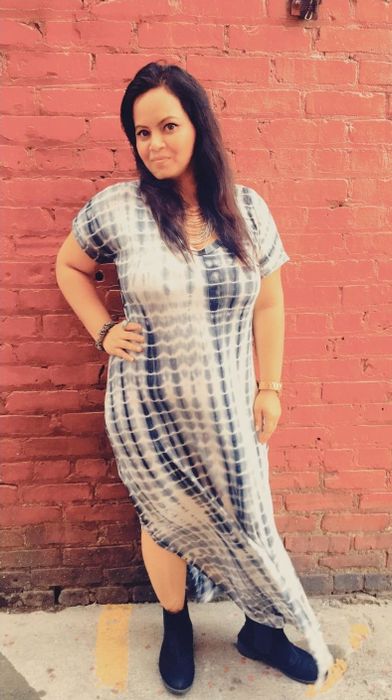 Another reviewer rocking the blue and white version of the same dress