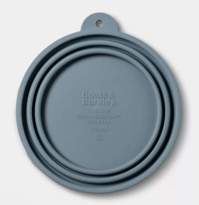 A silicone lid for pet food with the label 