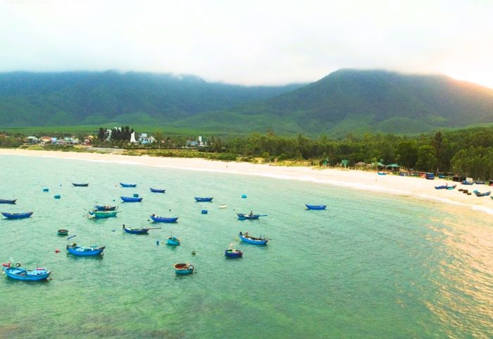Khám phá bãi biển Lộ Diêu: vẻ đẹp hoang sơ đầy mê hoặc 5