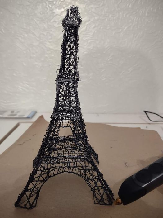 A reviewer’s image showing a 3D printed miniature Eiffel Tower.