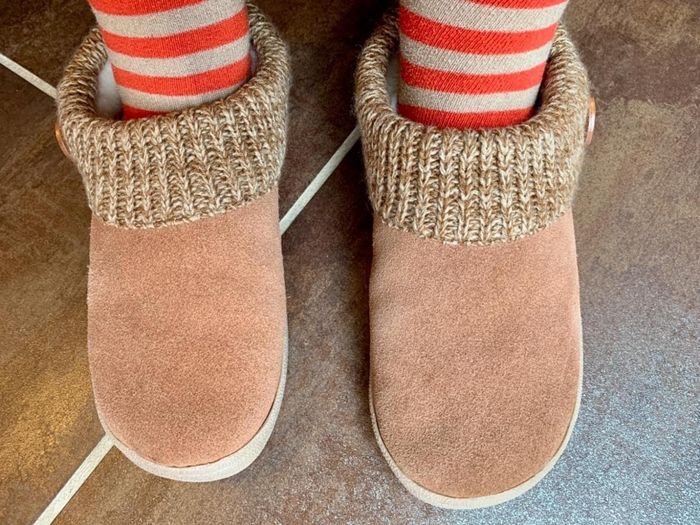 Photo from a reviewer showcasing the slippers.