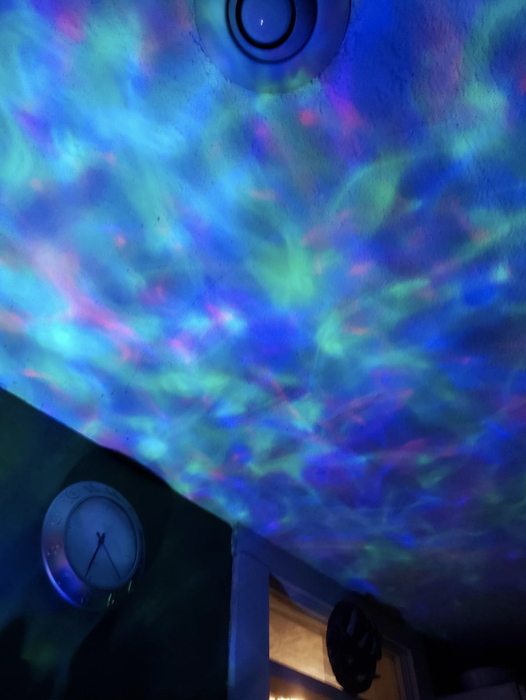 A reviewer’s ceiling is transformed into a serene ocean wave display, reminiscent of an aquarium.