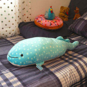 the blue and white polka-dot whale shark displayed on a reviewer’s bed
