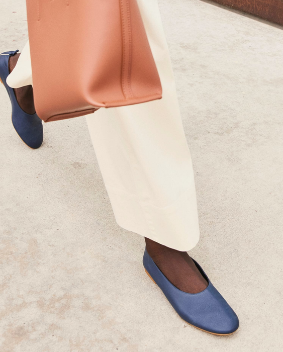 A model wearing the navy-colored flats.