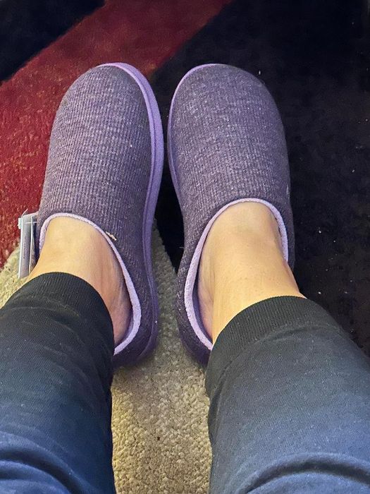 Yet another image of the slippers from a reviewer.