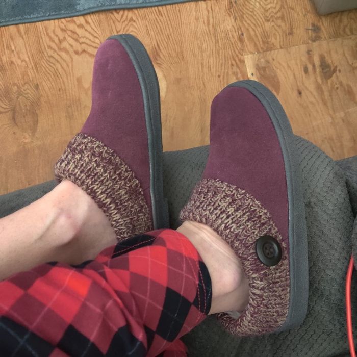 Another reviewer's photo featuring the slippers.