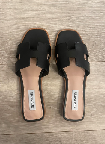 A reviewer’s sandals in black.
