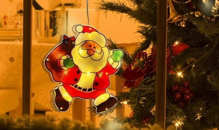Dán decal hình ông già Noel đang phát quà đáng yêu
