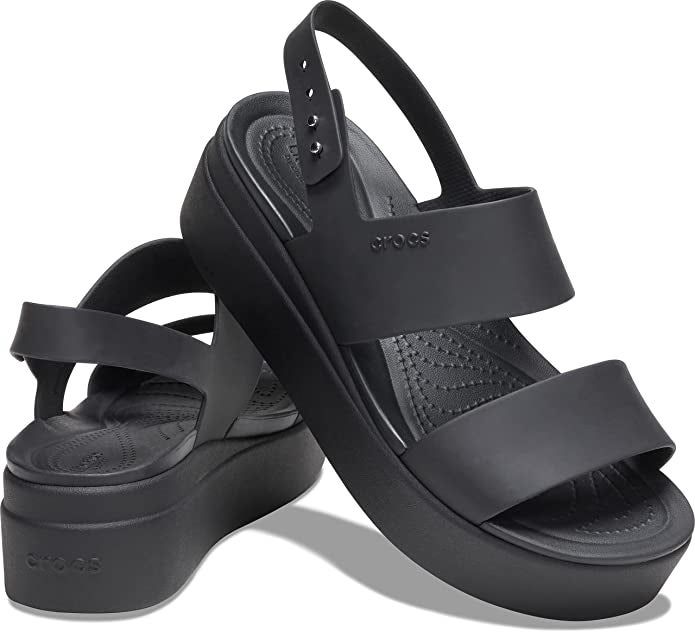 The sandals in classic black color.