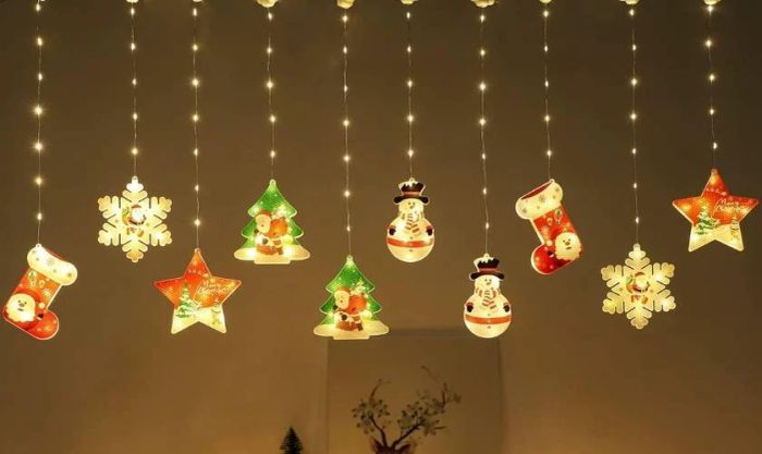 Treo đèn LED xung quanh cửa sổ đơn giản
