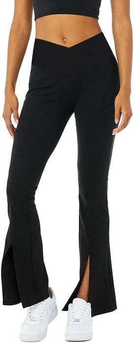 Model wearing the black version of the leggings