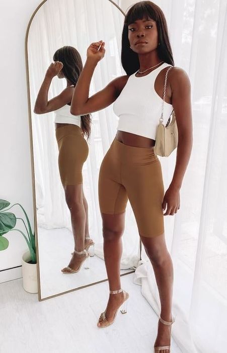 The model is standing in front of a mirror wearing Dash bike shorts in the toffee shade.