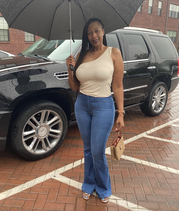 reviewer sporting the denim blue jeans