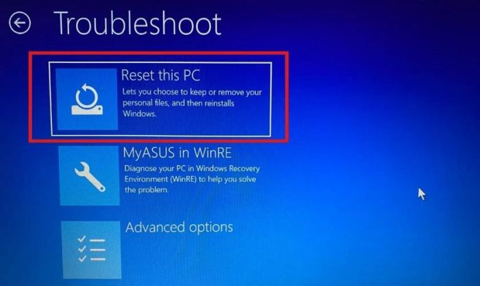 Nhấn vào Reset this PC để bắt đầu quá trình khôi phục