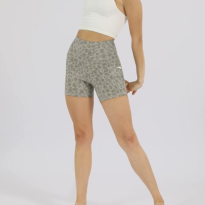 A model is wearing bike shorts with a 5-inch inseam.