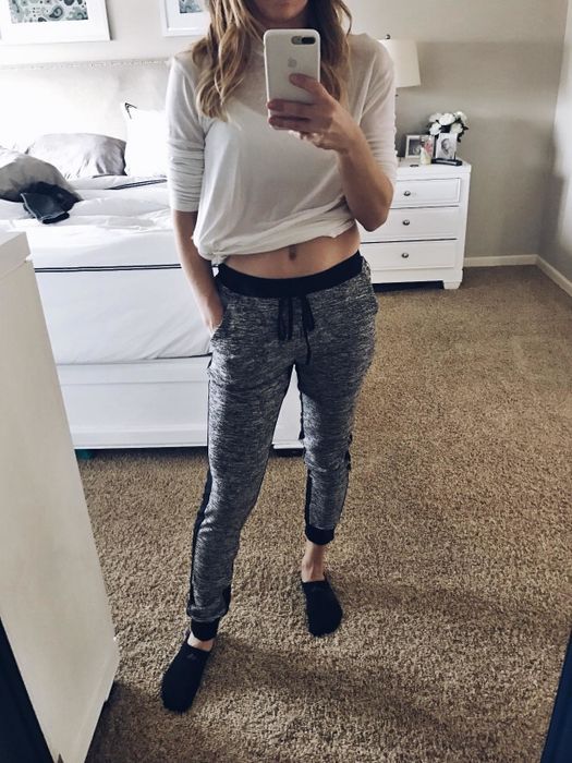 A reviewer snapping a mirror selfie in the grey joggers