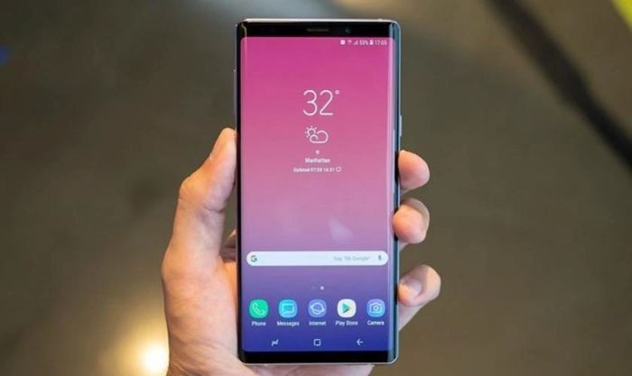 Cách kiểm tra điện thoại Samsung bằng hình thức bên ngoài