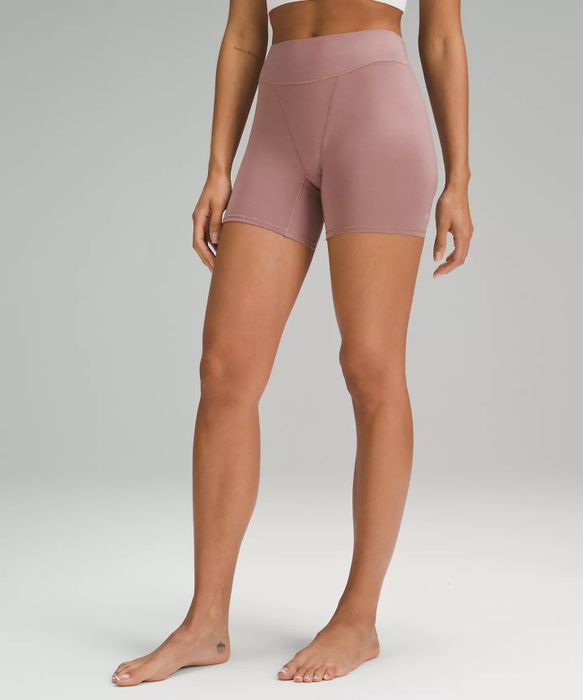High-waisted, form-fitting shorts in a stunning Twilight Rose hue