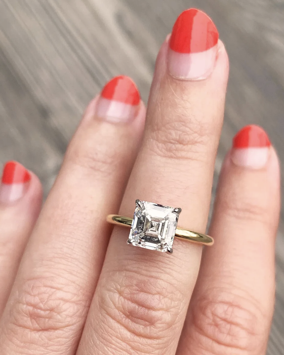 a model wearing the ring on her middle finger