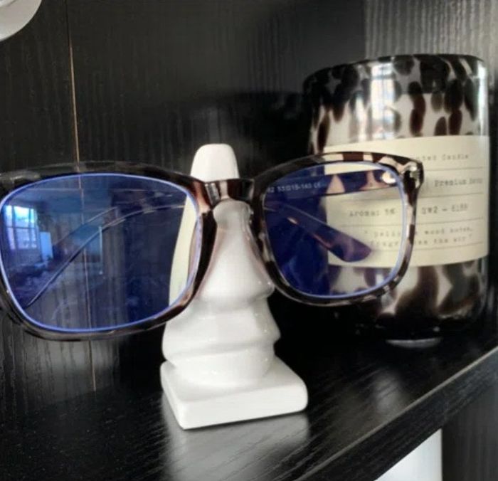 A customer's photo showing the eyeglasses holder in white, adding a touch of style to any space.
