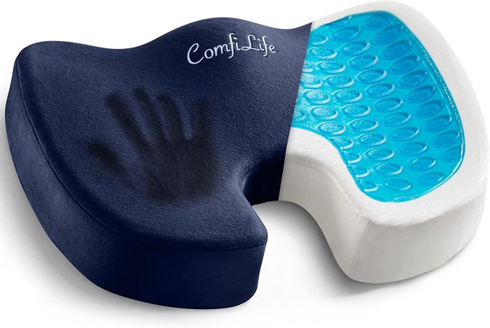 A navy seat cushion with part of the fabric pulled back, revealing the cooling gel layer inside