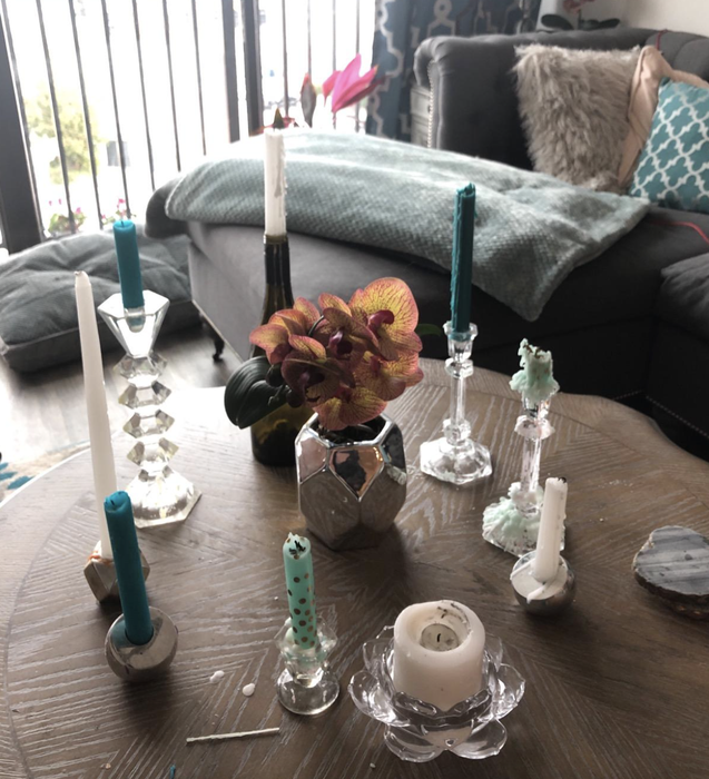 A photo from a reviewer showing candlesticks standing perfectly upright.