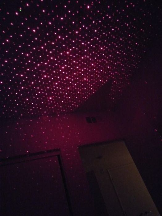 Another reviewer captures the star projector's enchanting effect, this time illuminating their bedroom with a starry night sky.