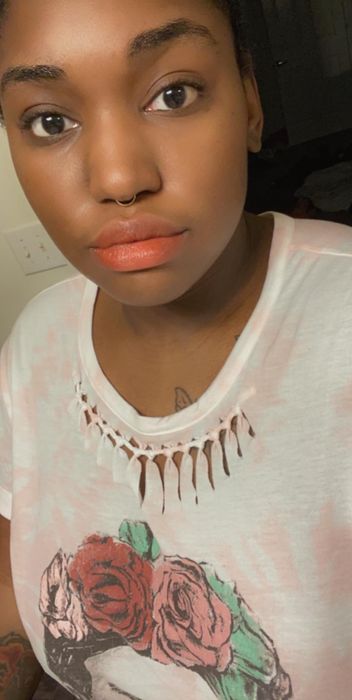 Reviewer wearing the light pink shade of the same lip tint.