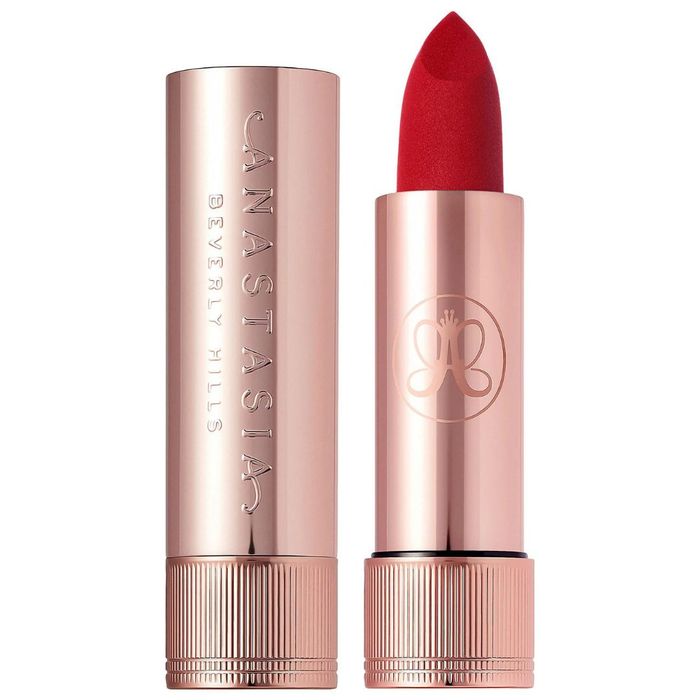 The red lipstick with a velvet finish, packaged in a pink tube.