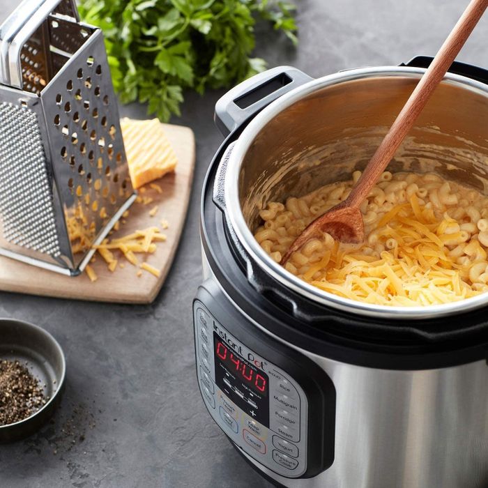 An Instant Pot preparing a batch of mac and cheese