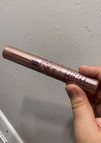 the reviewer holding the mascara tube in their hand