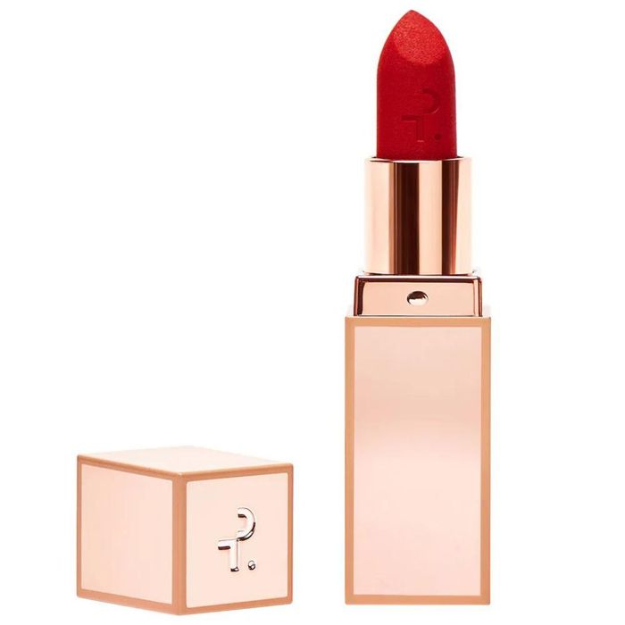 This lipstick combines a smooth, long-wearing formula with a classic, bold color that delivers an elegant and polished look.