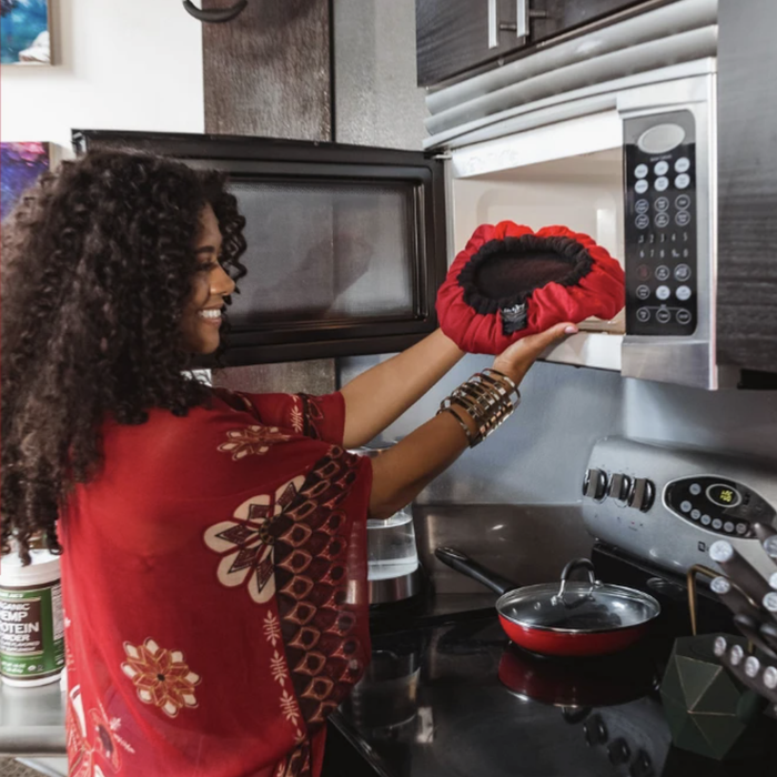 A model microwaving the cap for use