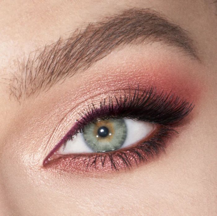 Transform your eye makeup with this versatile palette, designed to help you craft a variety of stunning eyeshadow looks.