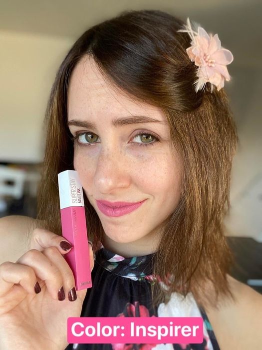 The reviewer is wearing a soft light pink shade.