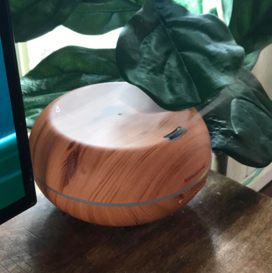 The wooden diffuser in use