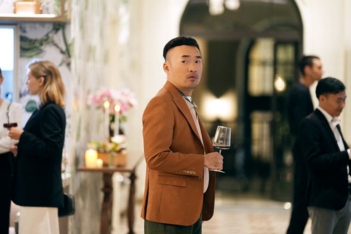 Nhân vật Trọng đảm nhận vai trò quan trọng trong việc tạo nên những tình huống hài hước trong Nụ Hôn Bạc Tỷ