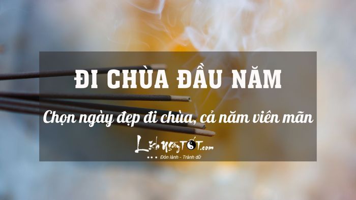 Đi chùa đầu năm mới